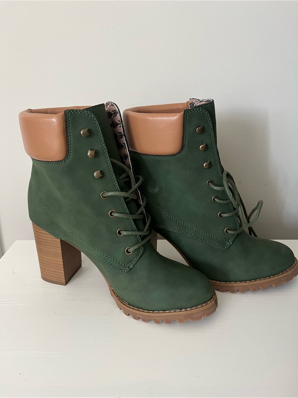 Vegan Leather Women’s Green Lace-Up Block Heel Ankle Boots